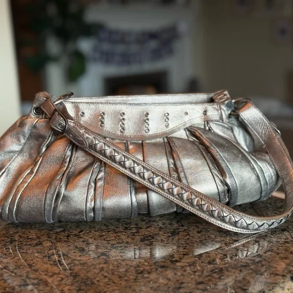 Bottega Veneta Shoulder Bag - Picture 2 of 16